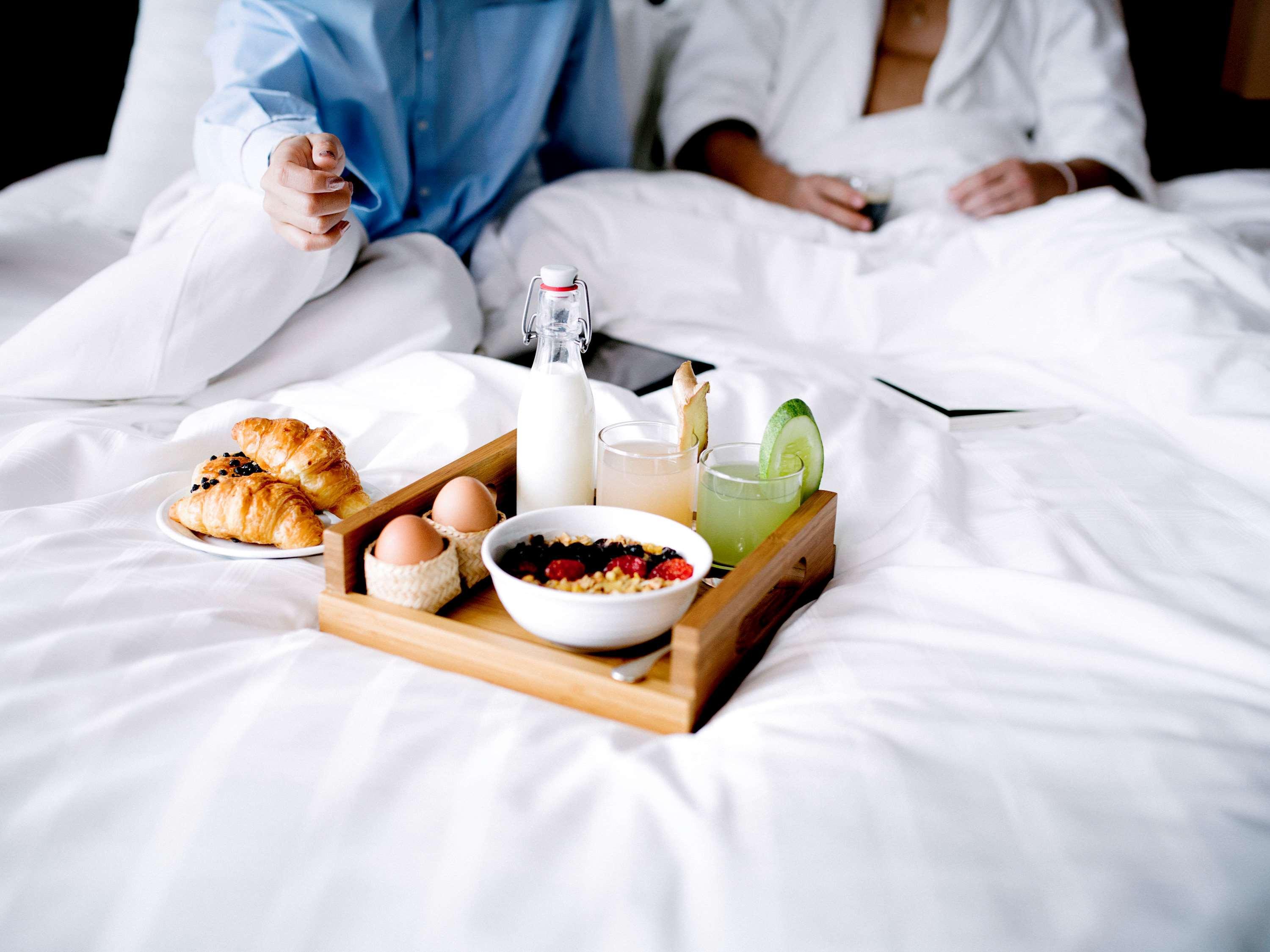Pullman Bangkok King Power Hotell Eksteriør bilde Room service