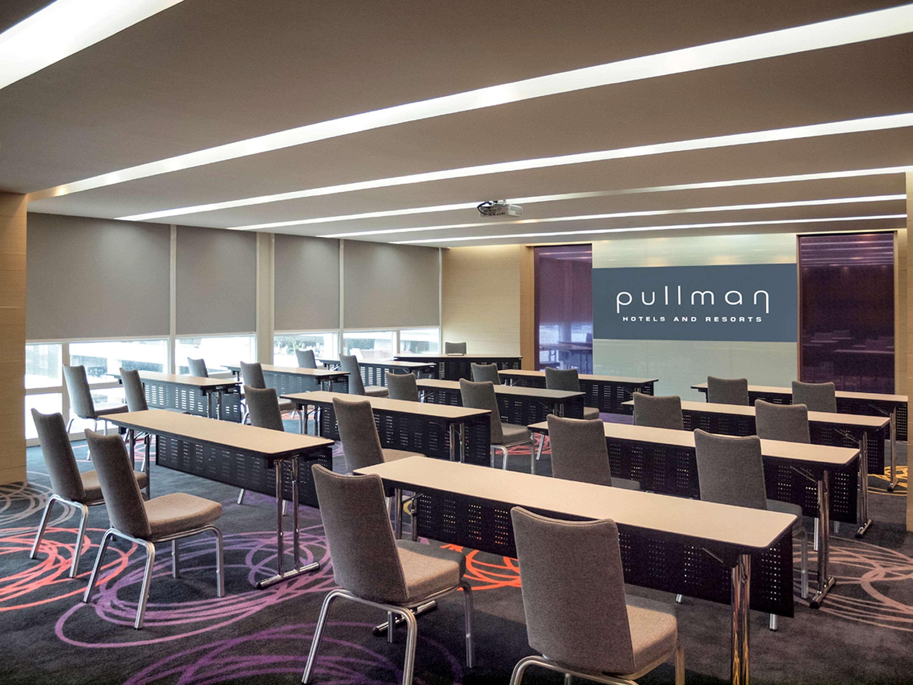 Pullman Bangkok King Power Hotell Eksteriør bilde A meeting room at Pullman Hotel, Kuala Lumpur
