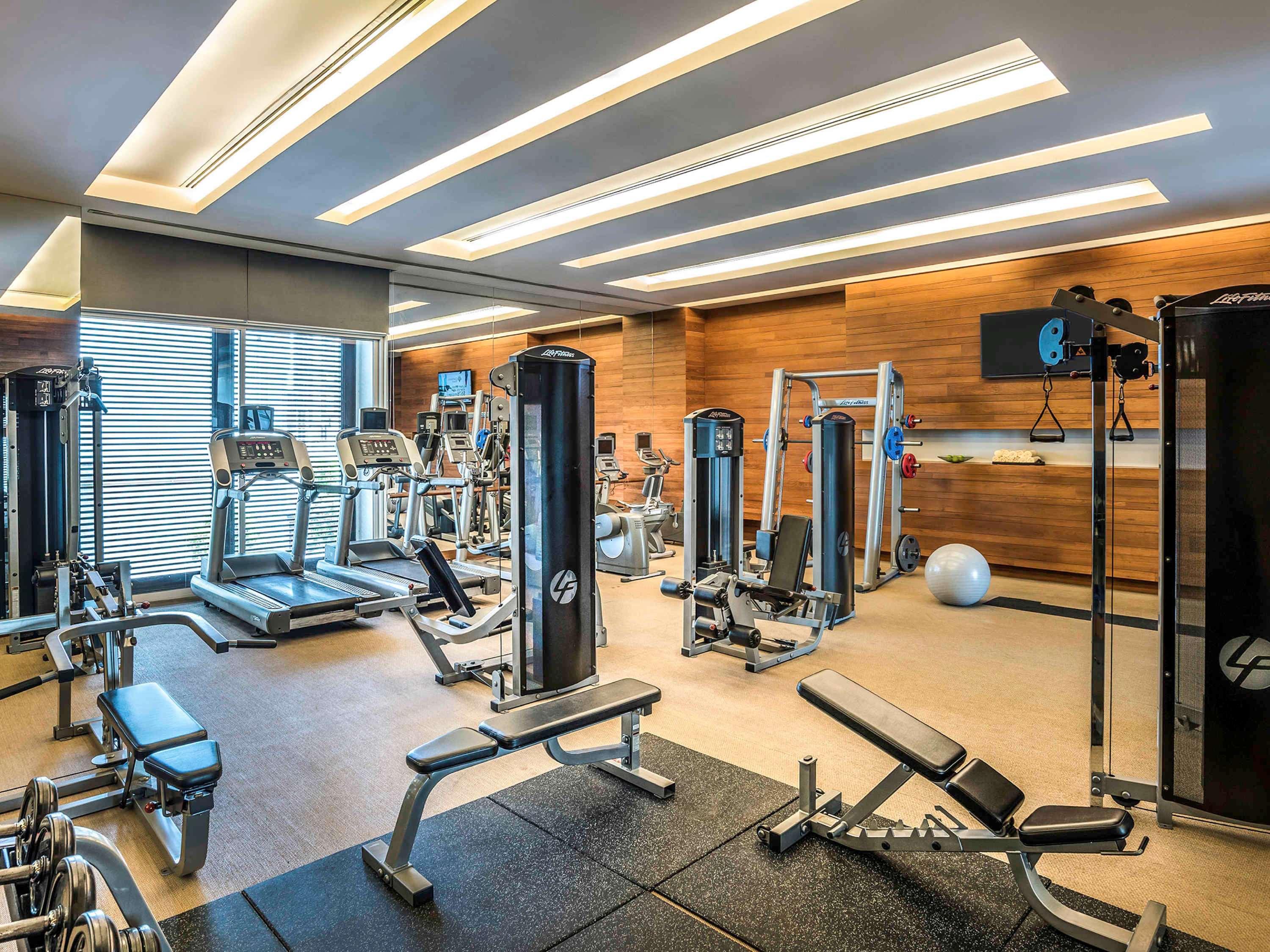 Pullman Bangkok King Power Hotell Eksteriør bilde The gym at the hotel
