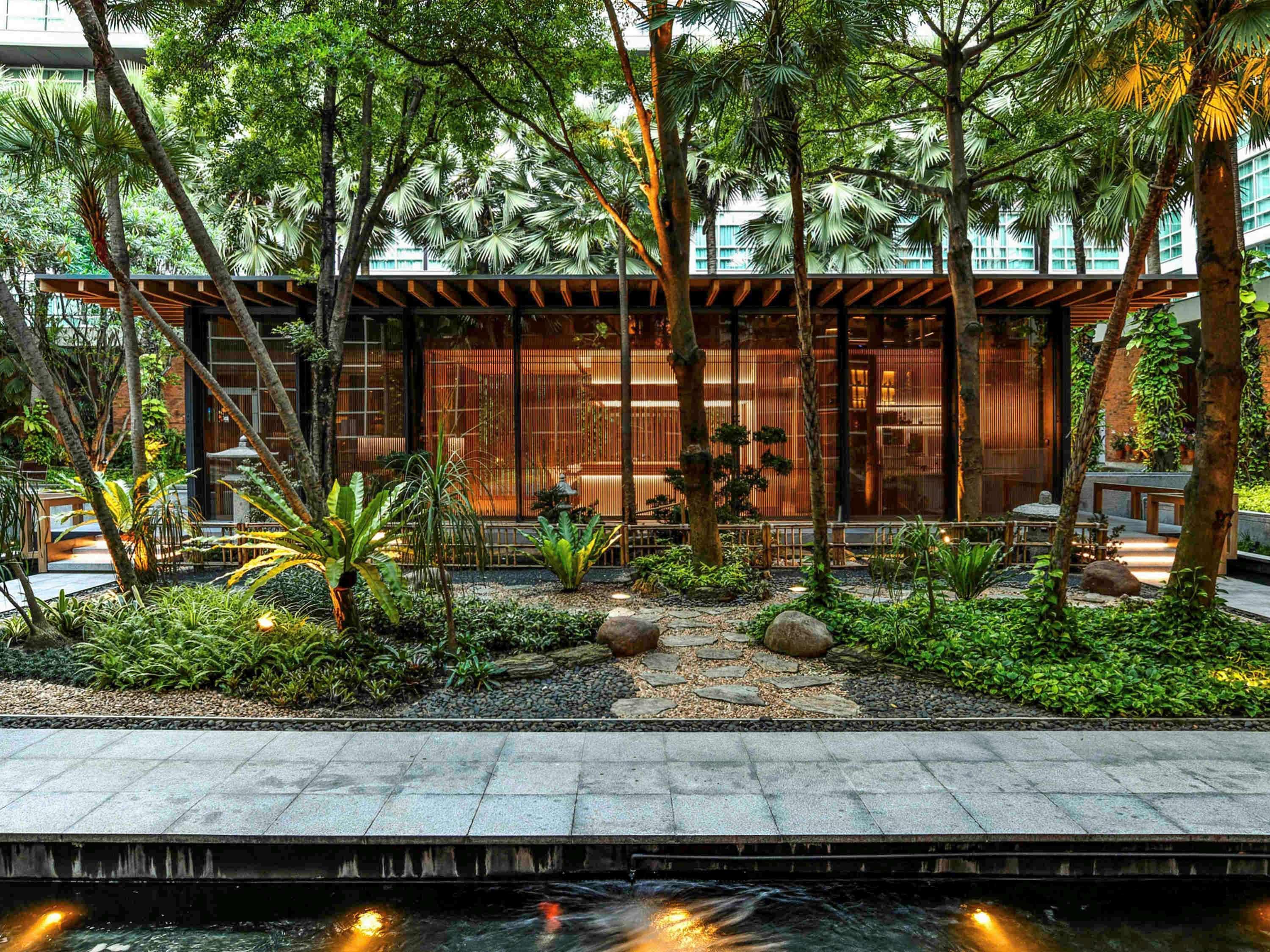 Pullman Bangkok King Power Hotell Eksteriør bilde The Forest