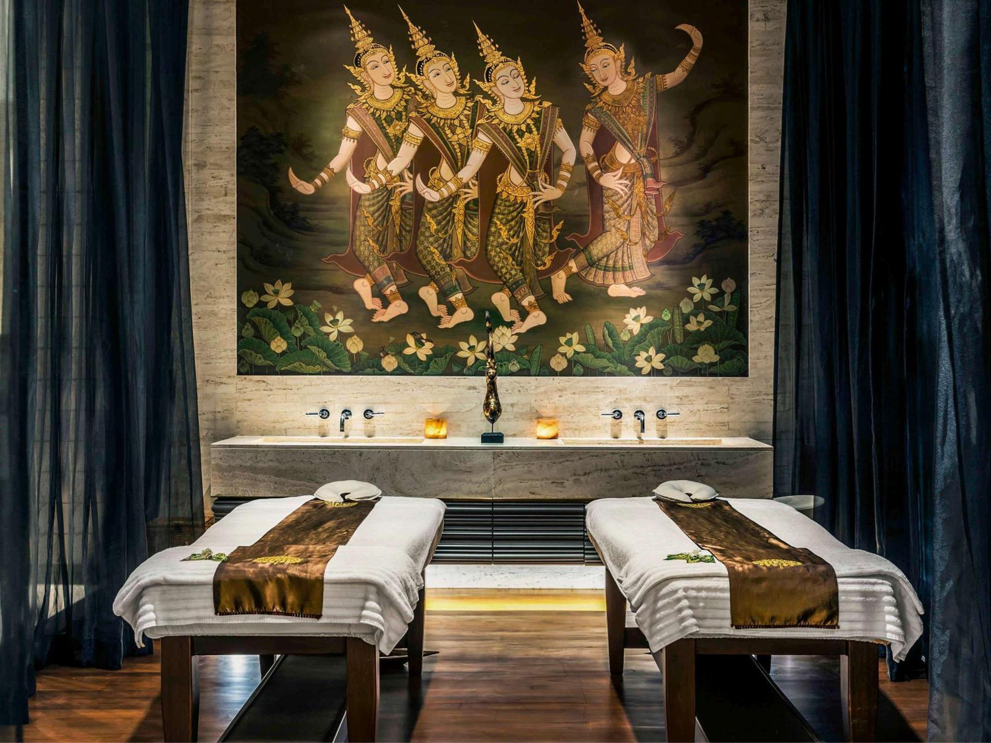 Pullman Bangkok King Power Hotell Eksteriør bilde Thai spa