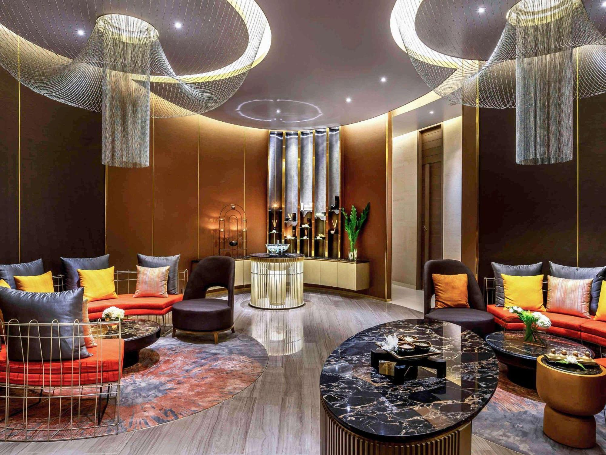 Pullman Bangkok King Power Hotell Eksteriør bilde The lobby of the hotel